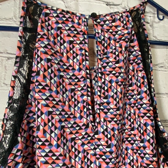 Geometric Print Tank - Picture 2 of 5